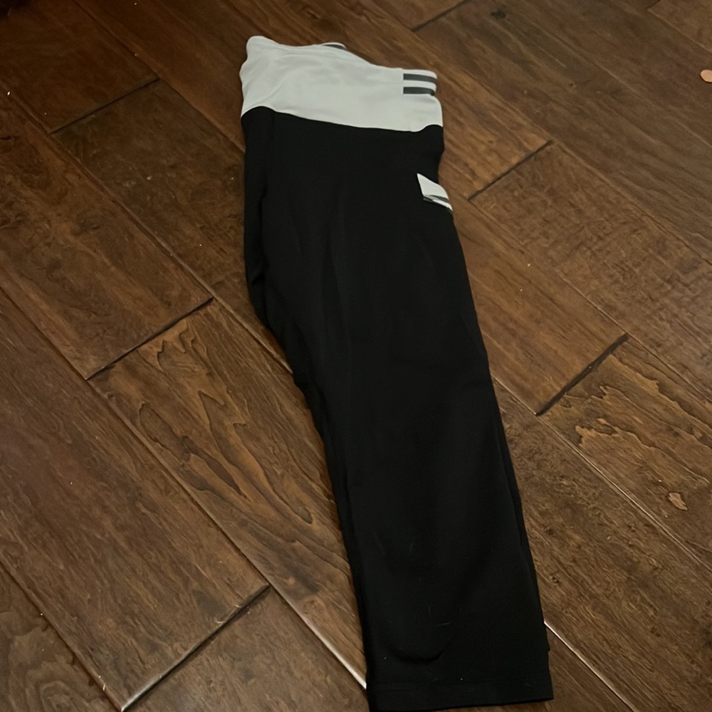 lululemon - Picture 2 of 2